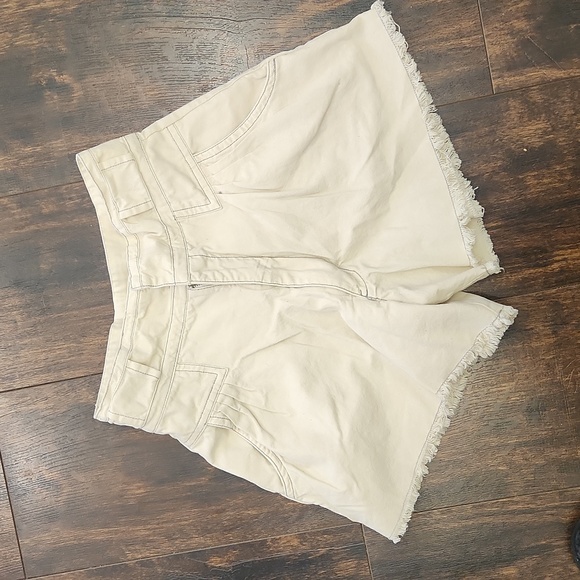 FREE PEOPLE ONE Penny high waist frayed hem ivory pleated pocket shorts 0 XS - Picture 5 of 7